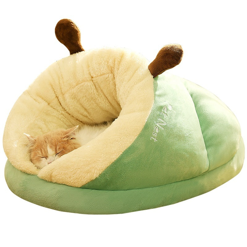 Kuschelige Winter-Slippers als Nest für Hund und Katze