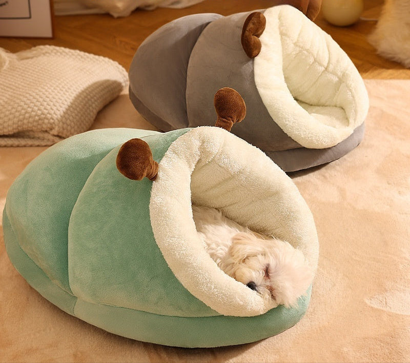 Kuschelige Winter-Slippers als Nest für Hund und Katze